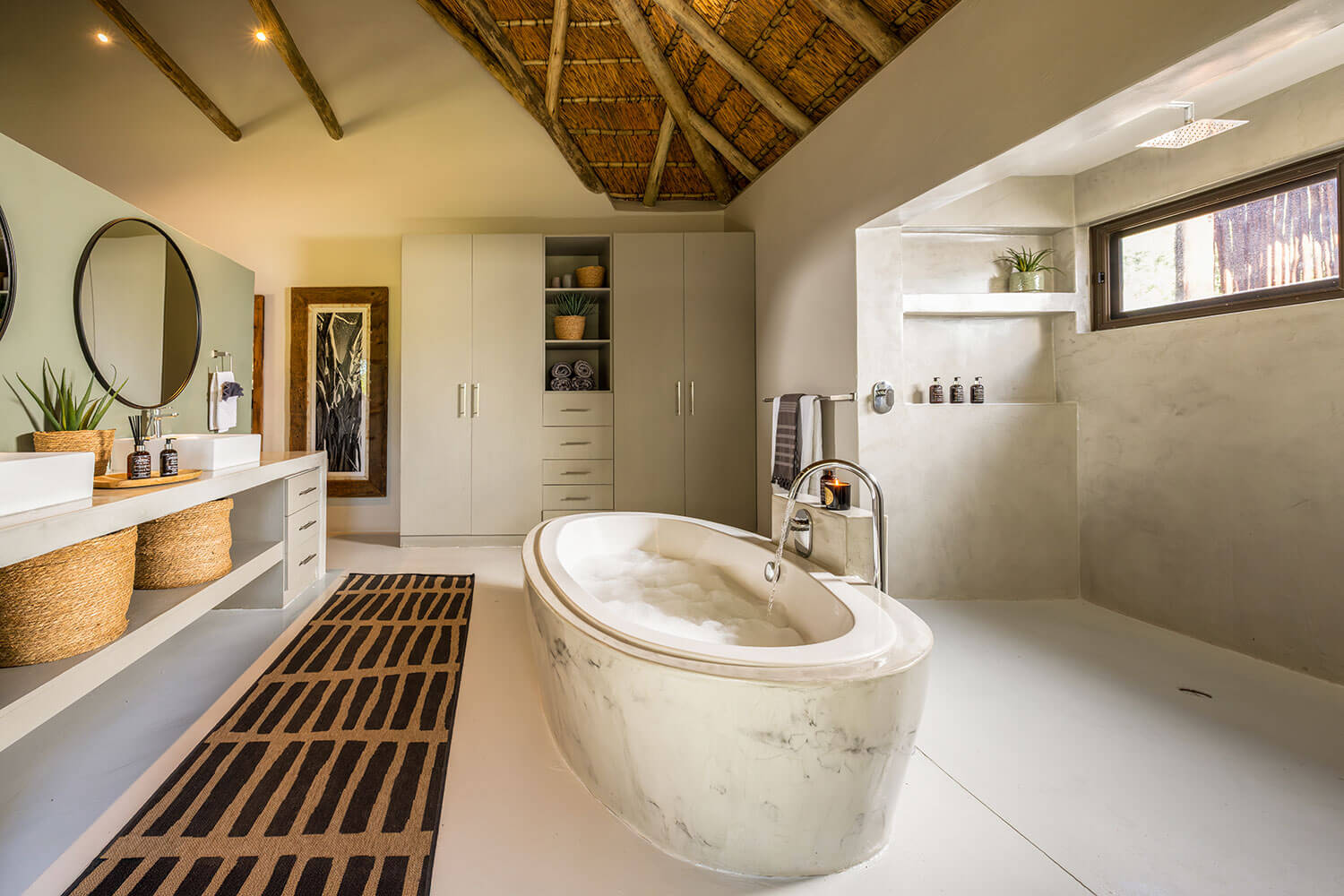mondzo-lodge-room2