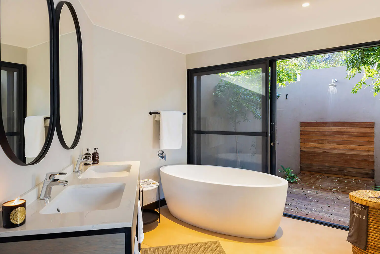Tulela Lodge Ensuite Bathroom